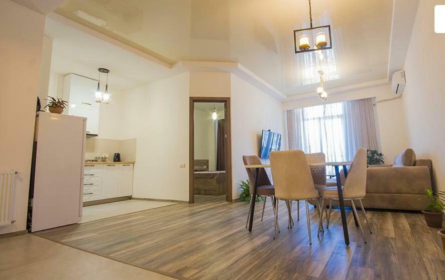 Tikas Home Апартаменты Tbilisi Eksteriør billede